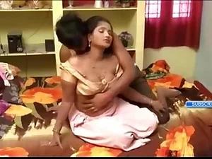 Una pareja india apasionada comparte un caliente romance amoroso