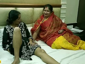 Mulheres Desi quentes satisfazem as preocupações de um homem com masturbação com um toque intenso e prazeroso.