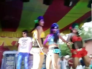 نجیب زادگان جنوب آسیا در رقص شهوانی و رابطه جنسی افراط می کنند.