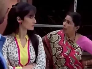 Une adolescente indienne se fait gang-banguer par des hommes dodus dans une vidéo HD