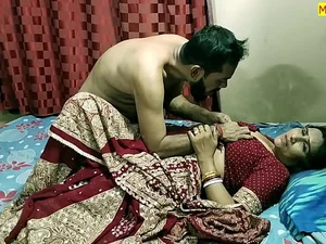 Indische Hardcore-Mummy Bhabhi, die höchste Körpergesellschaft, verzichtet rund auf ihren knackigen Freund! Unverkennbarer Hindi-Audio
