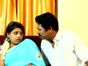 不幸なテルグカップルが、貧弱なヒンディー語のポルノ映画でぎこちないセックスに興じる。