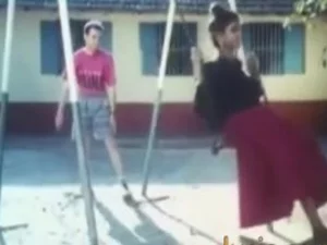 上品なタミル語の女性が、ホットなビデオで彼女の情熱的な側面を共有する。