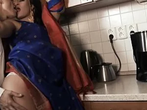 Une indienne du village devient sauvage dans des vidéos HD