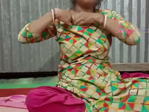 Sexy bengalisches Babe in leidenschaftlicher 69er Action