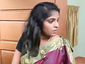 性感的印度阿姨在劣质的二楼狂野嬉戏