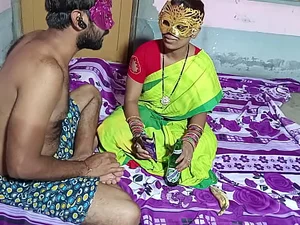 دختر عموهای اغواگر هندی برای گذراندن امتحانات با یک پرستار خیس و یک قرص قوی آبجو درگیر رابطه جنسی می شوند.