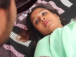 Pertemuan klinis ibu rumah tangga India yang seksi dengan pasien yang horny mengarah pada pertemuan klinis Sindhuja.