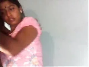 Desi Hangs hausgemachtes Hardcore-Video zeigt eine leidenschaftliche, authentische indische sexuelle Verbindung. Lass deine Hemmungen an der Tür.