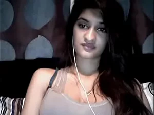 セクシーなインドの美女が露骨に露出しています。